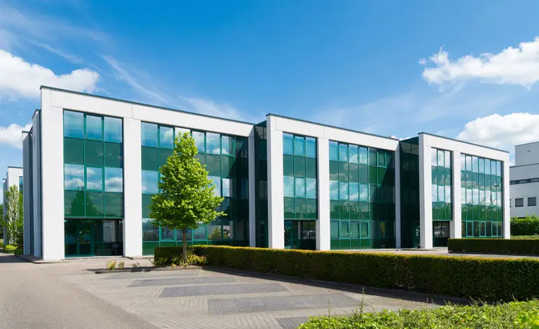 Benefits of Leasing vs. Buying Commercial Office Space in Mumbai